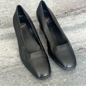 Classic  Aerosoles Black Leather Women’s Pumps